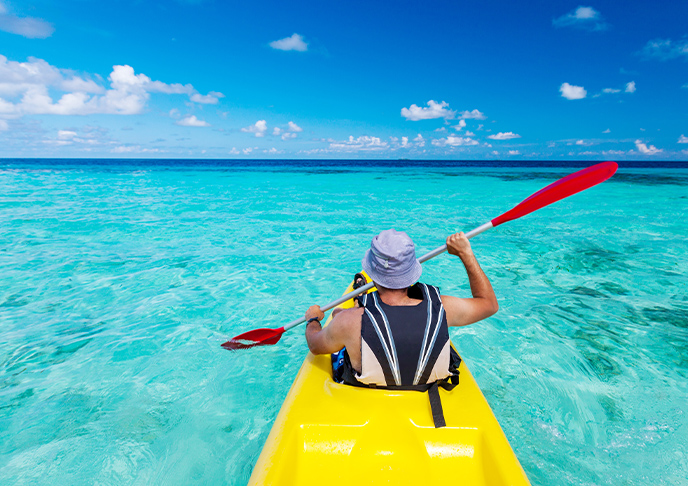 モルディブのラグーンでのマリンスポーツ