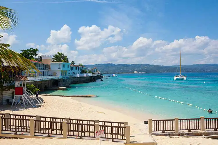 ドクターズケーブビーチ