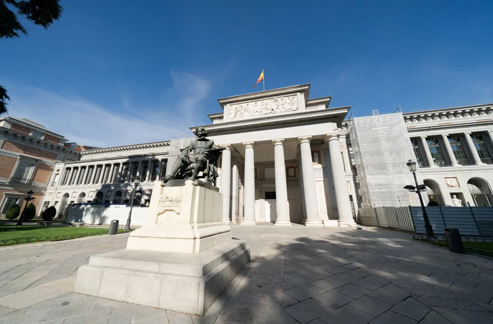 プラド美術館 外観 &copy;KOS-CREA