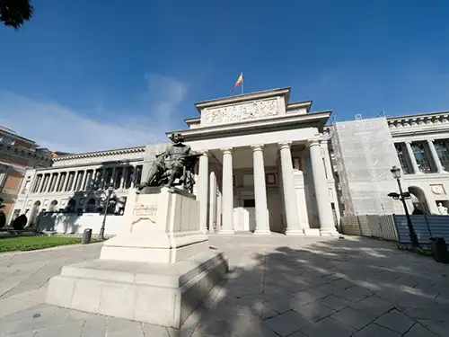 プラド美術館 外観 &copy;KOS-CREA