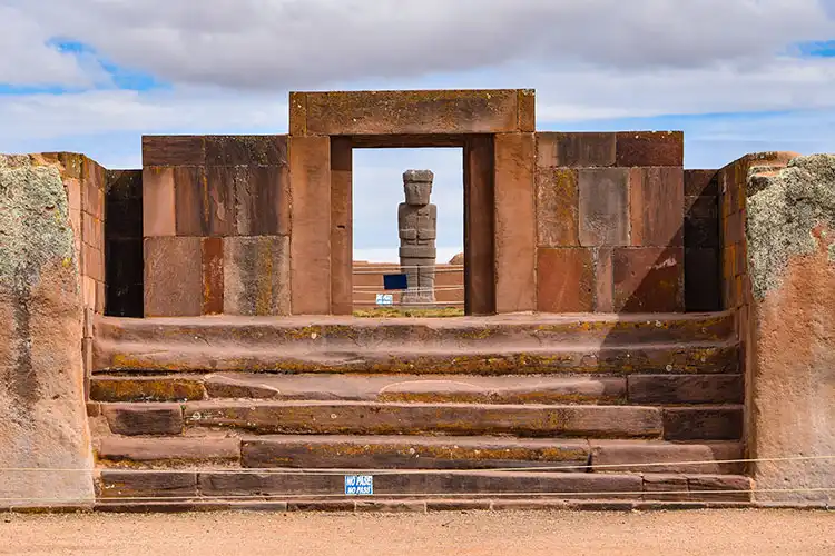 ティワナク遺跡のカラッサヤ門