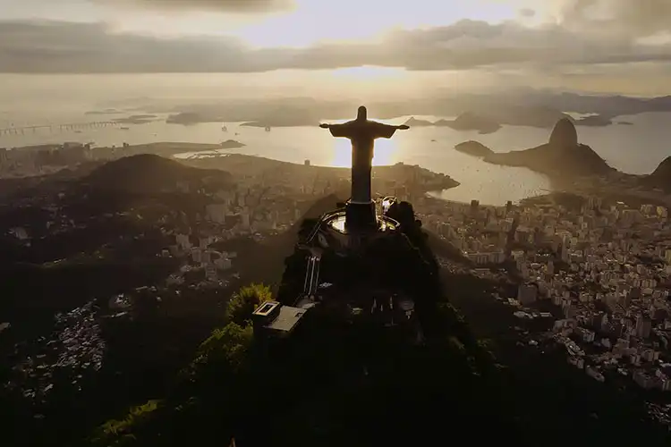 キリスト・レデマー。リオデジャネイロのスカイライン都市
