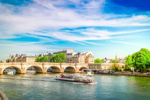 パリのセーヌ河岸