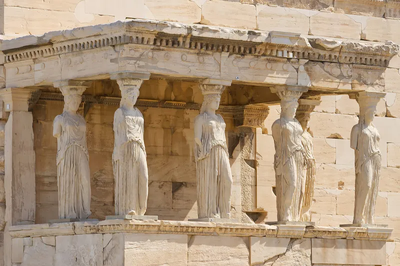 6体の女神像が並ぶエレクティオン神殿