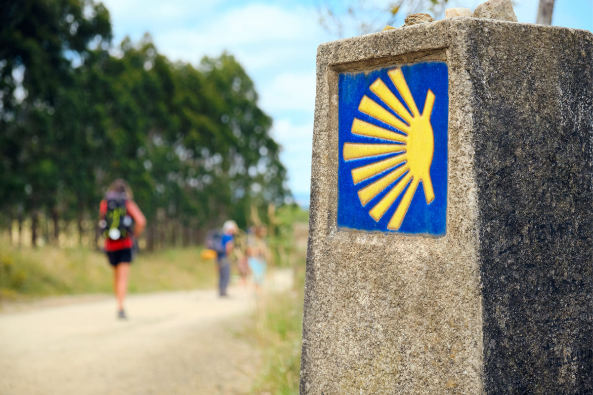 巡礼者を導くホタテ貝の目印