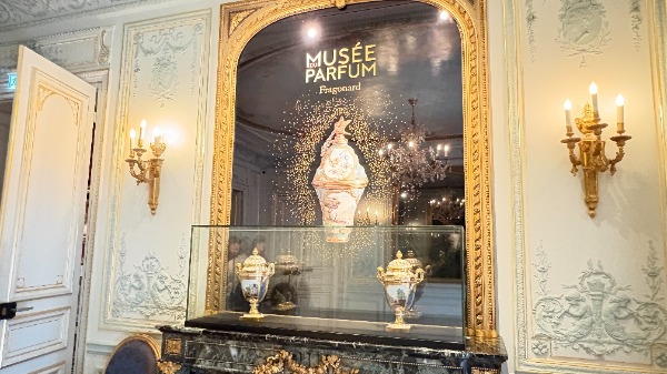 パリ・フラゴナール香水博物館＆ミニ香水作り体験ツアーのご紹介