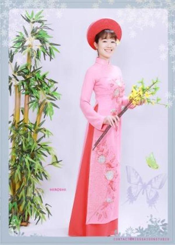 ベトナム女性花アオザイ(Áo dài hoa ViệtNam)