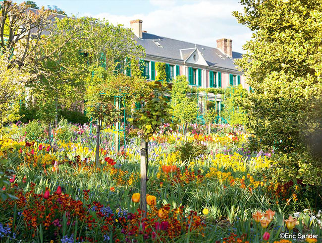 パリから直行バスで快適に。日本語アシスタントが同行