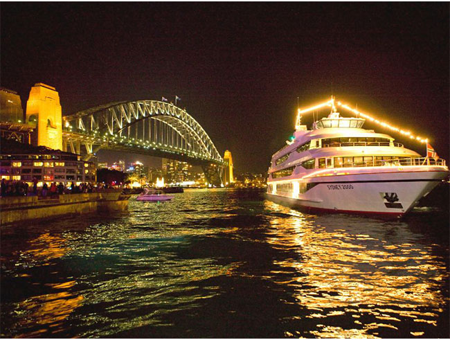 シドニー湾の夜景を満喫