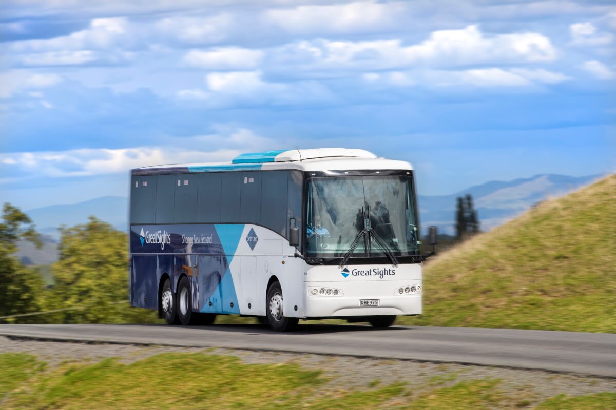 移動時間も観光になる絶景バス