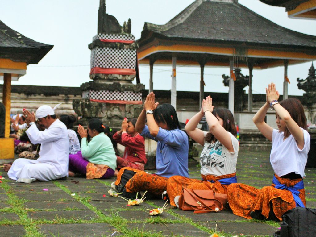ランプヤン寺院でお祈り体験