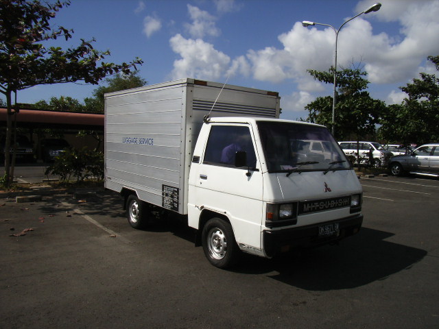 お荷物専用車（お客様はご乗車いただけません／荷物のみ）