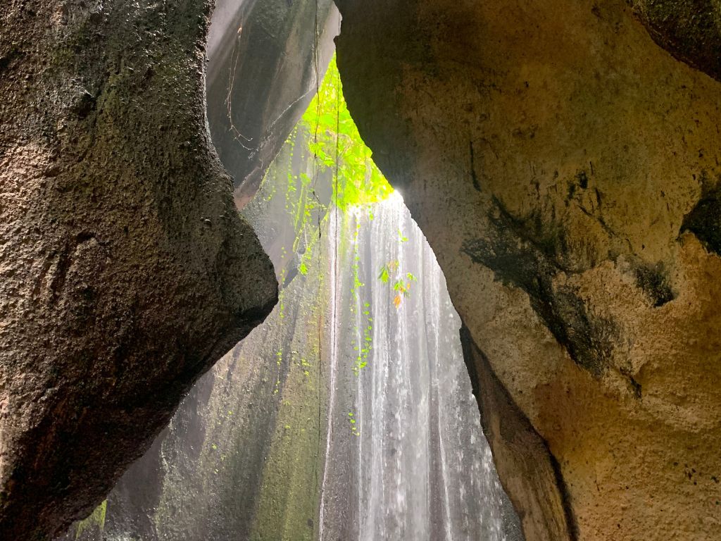 トゥカッドチュプンの滝