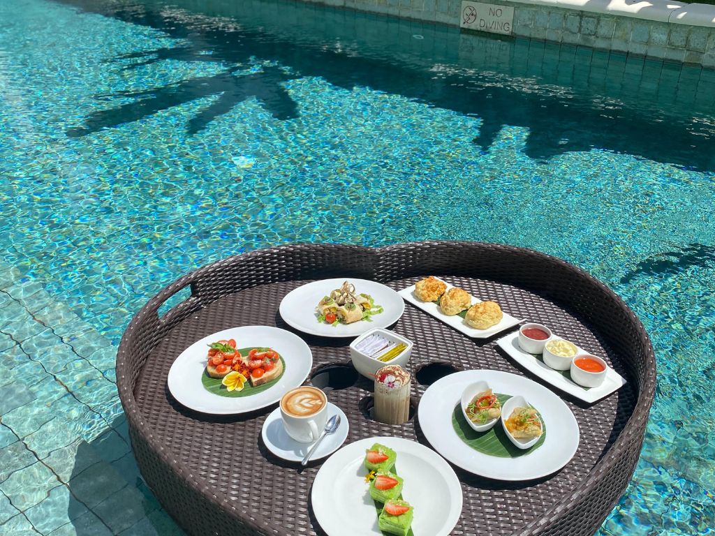 最新・バリ島でやっておきたいこと「フローティングアフタヌーンティー」