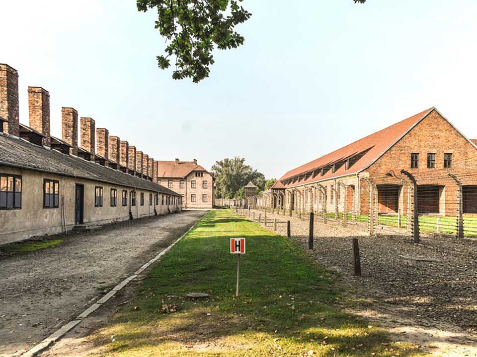 アウシュヴィッツ・ビルケナウ博物館へ入場