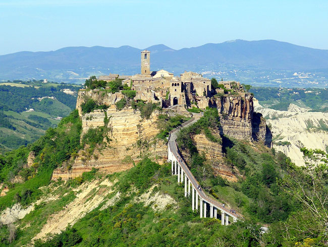 天空のチヴィタ、丘の町オルヴィエート、ボマルツォ怪物公園1日ツアー（日本語アシスタント付）
