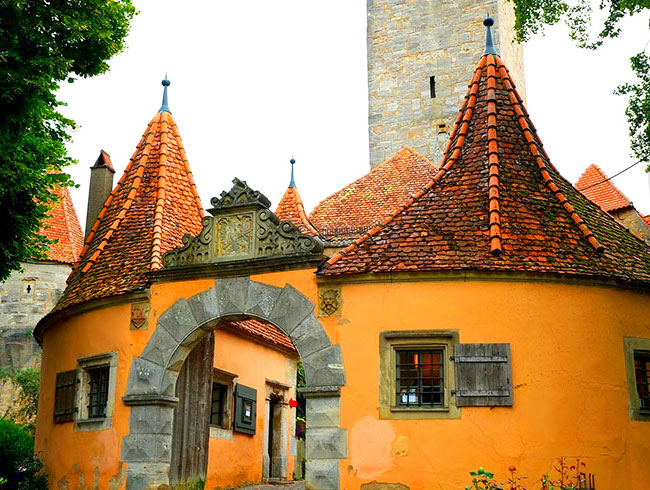 「中世の宝石箱」と称えられるローテンブルクを観光