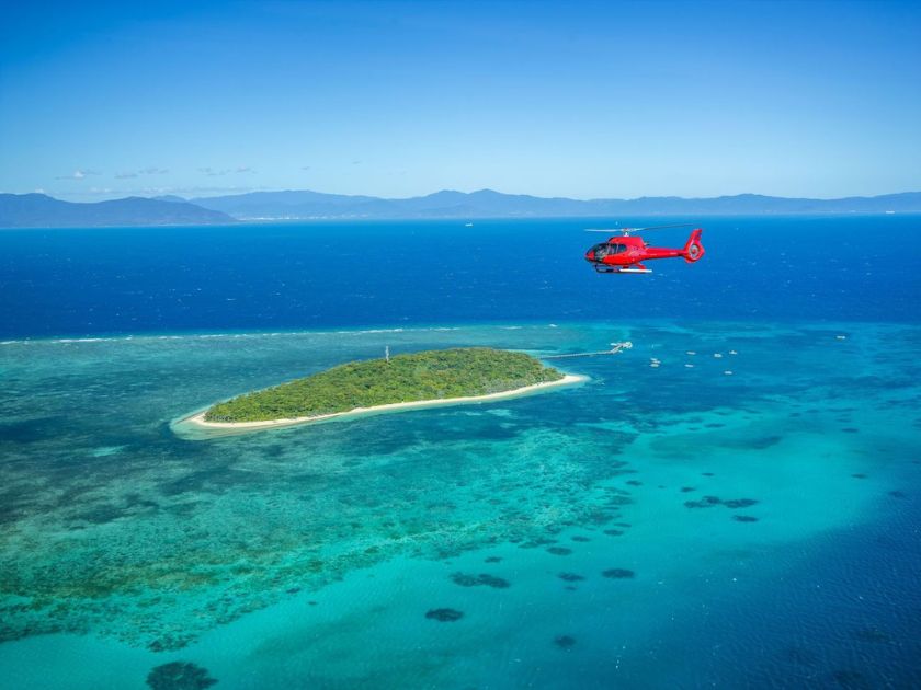 世界遺産グレートバリアリーフの絶景を空から一望