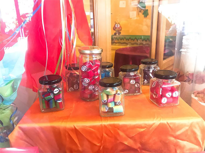 村ならではの食事とショッピング