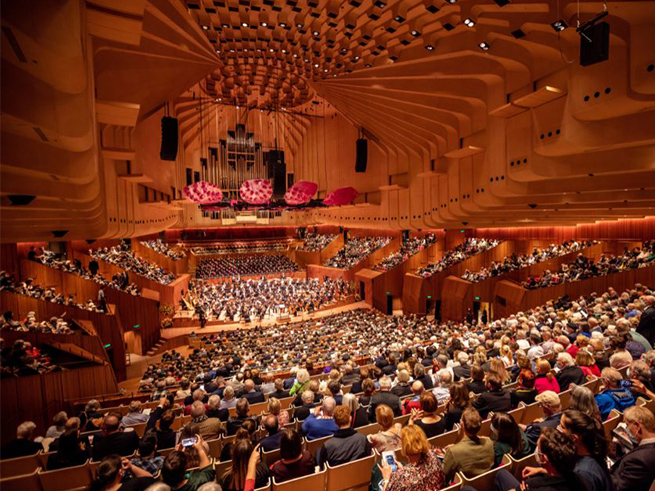 オペラハウス  日本語ツアー  コンサートホール