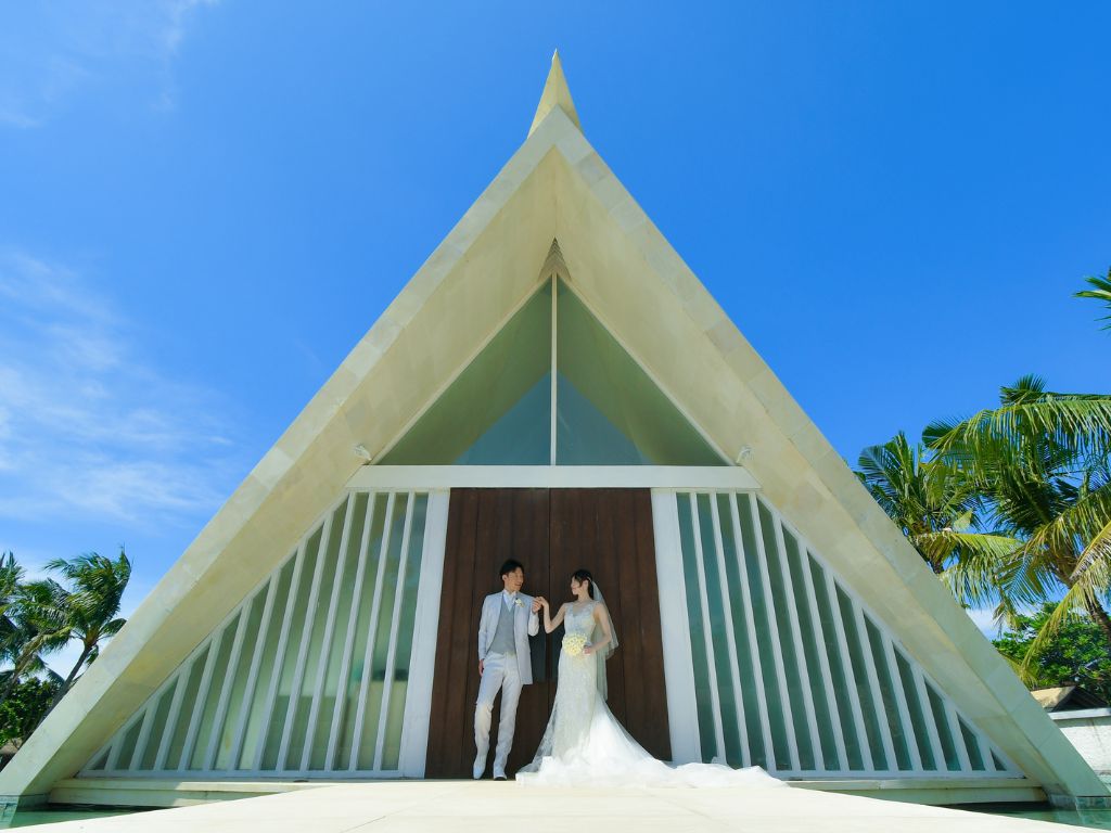 チャペルとビーチ両方でメモリアル ウェディングフォト  by JTB