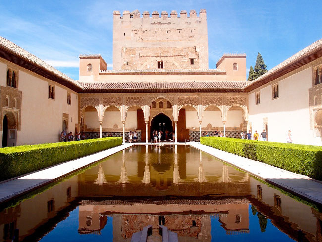 予約が難しいアルハンブラ宮殿に入場!