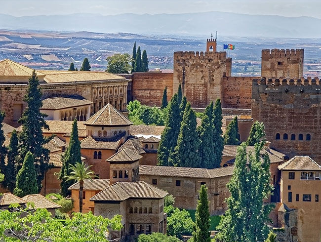 アルハンブラ宮殿以外の観光情報などもガイドさんに直接聞ける!