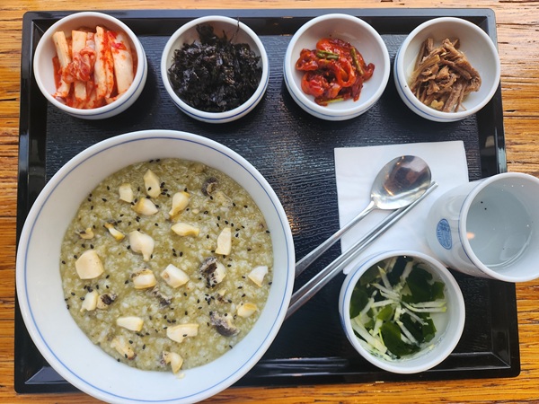 朝昼晩の食事付き！オススメのお店で美味しい韓国料理を楽しもう♪