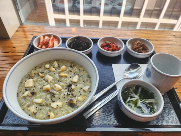 朝昼晩の食事付き！オススメのお店で美味しい韓国料理を楽しもう♪