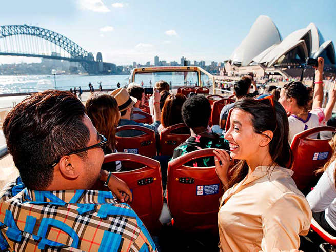 2階建てオープントップバスで絶景体験
