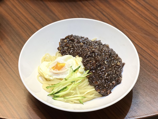 ジャージャー麺