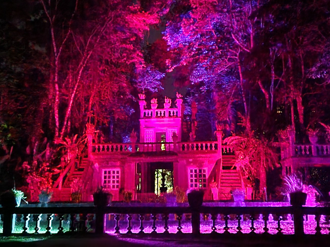 ライトアップされた幻想的なパロネラパーク