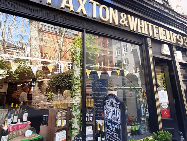 英国王室にゆかりのあるお店が集まるエリアを散策