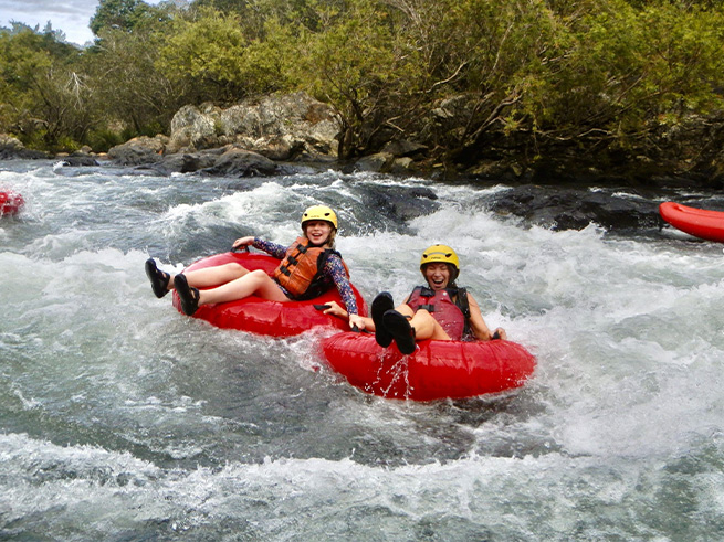 【絶景リバーチュービング】自然を肌で感じる川下り半日ツアー！送迎付き