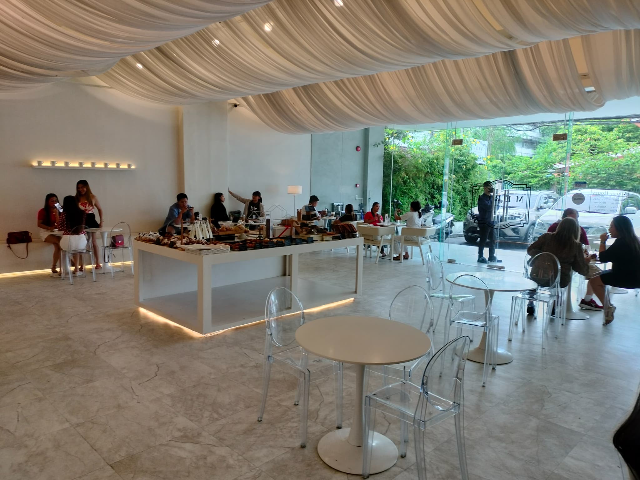 ★ セブシティの人気カフェでランチタイム!