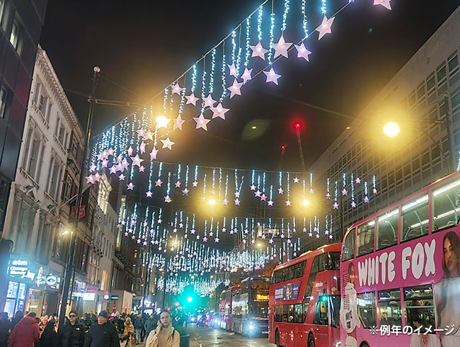 場所ごとに異なるデコレ―ションはまるで競合しているかのよう