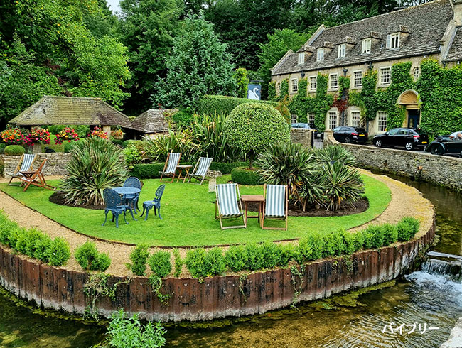 はちみつ色の家並みが印象的なコッツウォルズ