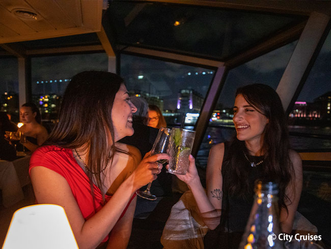 エンターテーメント付き。おしゃれして出かけよう！	