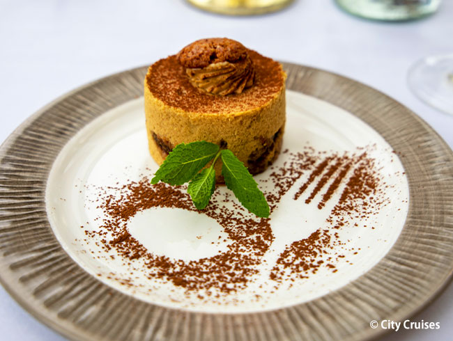 お得なお食事つきのクルーズ観光 			