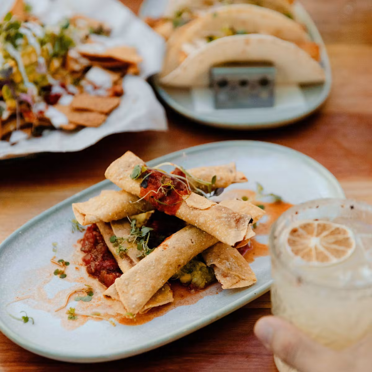 軽食やドリンクも楽しめる