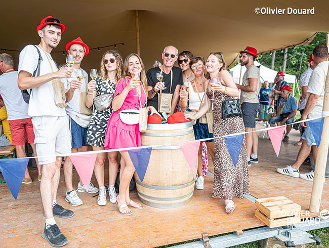 シャンパン好き集まれ！フランス各地、ヨーロッパ各国から沢山の愛好家が集まる陽気で楽しいお祭♪	