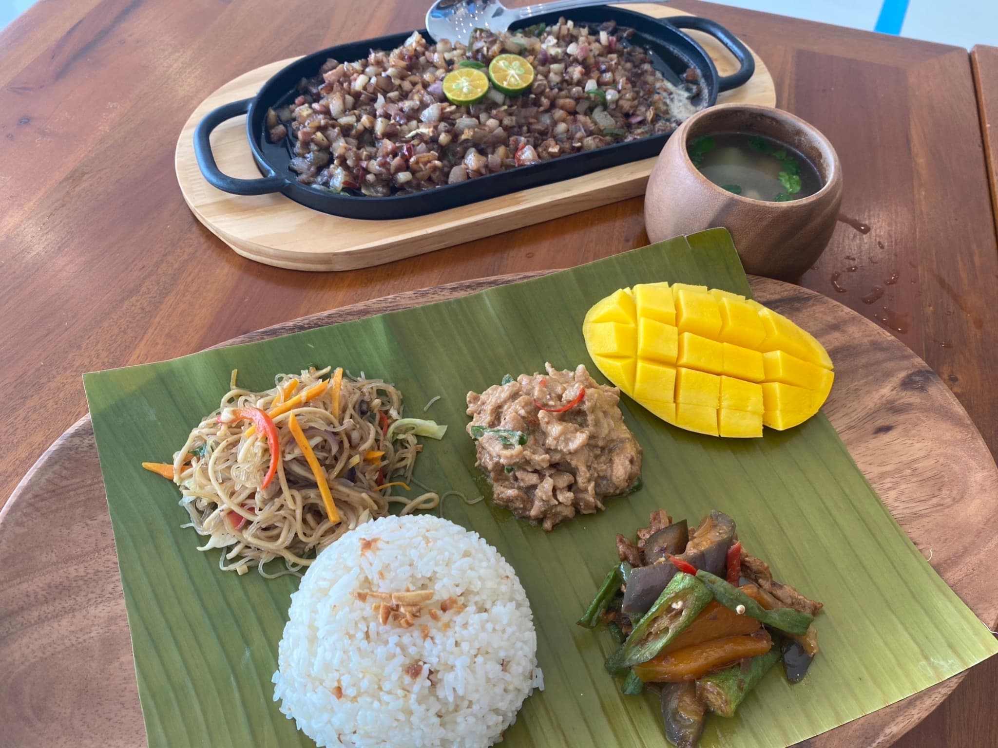 フィリピン料理のセットメニュー＆食後のティータイム