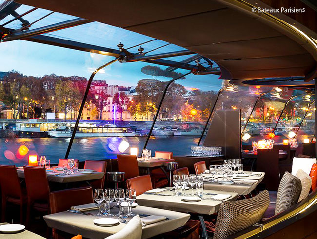 セーヌ川ディナークルーズツアー（ディナー、ドリンク付） パリホテルお送りあり/なしプラン