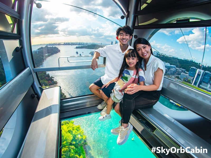 スカイオーブ・キャビン：世界初のクローム仕上げ球体型ケーブルカーキャビンで空の旅へ！