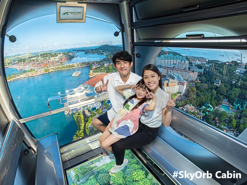 スカイオーブ・キャビン：世界初のクローム仕上げ球体型ケーブルカーキャビンで空の旅へ！