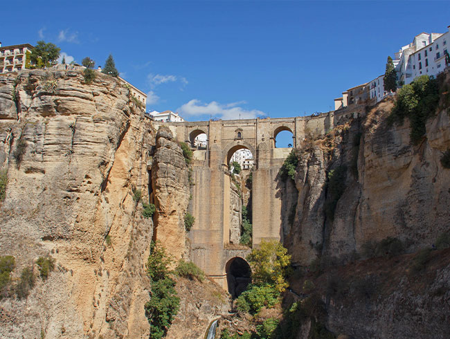 歴史を物語るアンダルシアの田舎町をガイドの案内でくまなく散策！