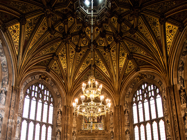 日本語でご案内!夏限定の国会議事堂内部見学