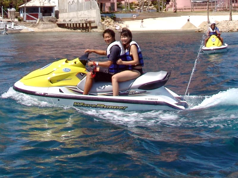 【マリンアクティビティ】セブ島で爽快ジェットスキー体験！＆大人気パラセーリングで空中散歩！＜ホテル往復送迎付き／免許不要／日本語対応＞ ～午前発・午後発から選択可能～