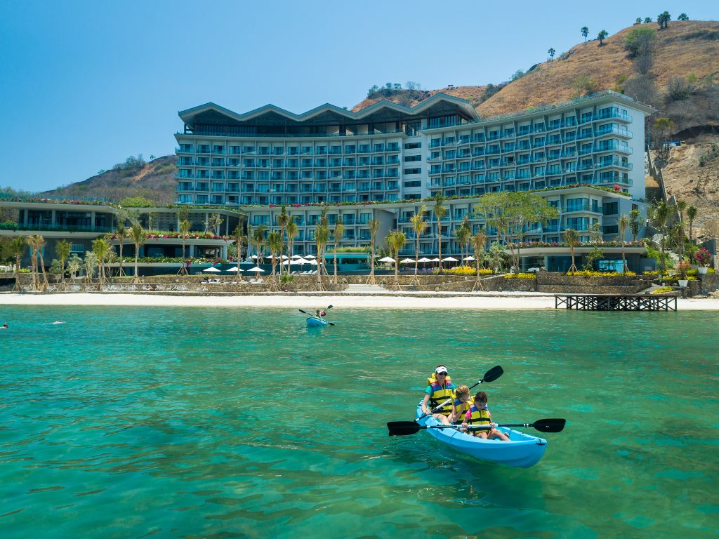 アヤナ コモド ワエチチュ ビーチ