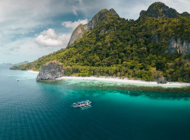 遠浅の海と白砂に包まれる、パパヤビーチで贅沢なひととき